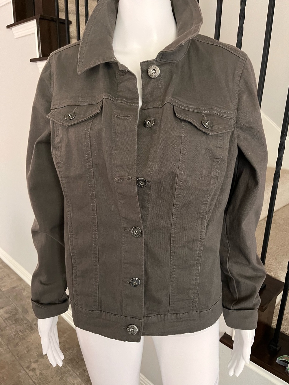 Bandolino Jeans Classic Women's Button-Front Jacket in Olive Gray